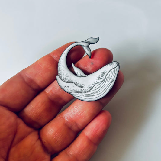 Prendedor ballena curva