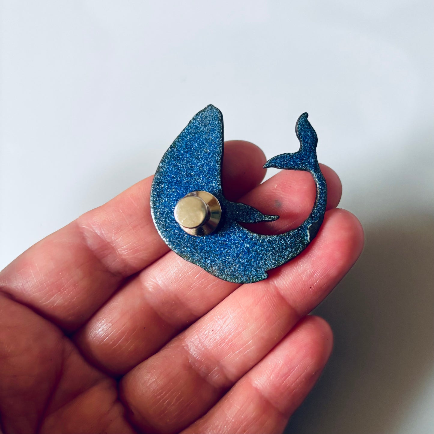 Prendedor ballena curva