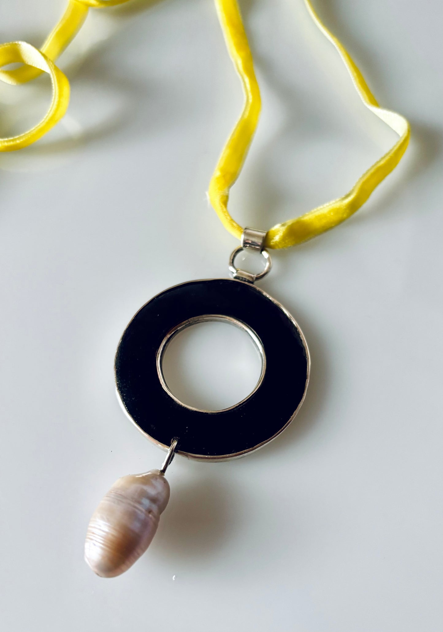 Collar círculo calado + Perla